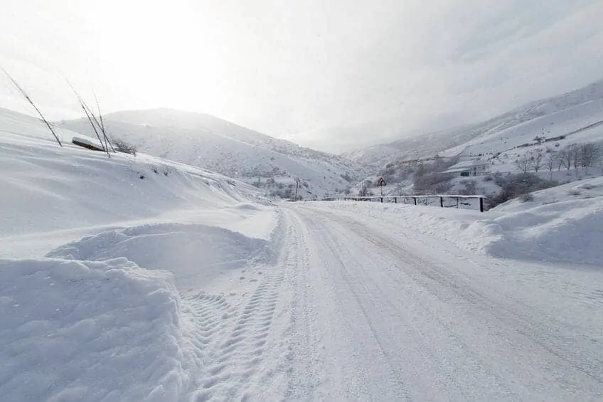 Winter-Road-in-the-Mountains