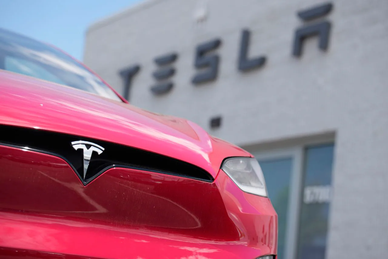 Η Tesla ανακαλεί πάνω από 1,61 εκατομμύρια οχήματα στη σειρά S3XY