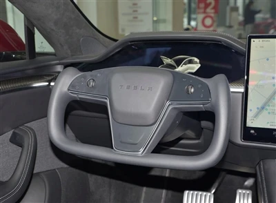 Τιμόνι New Yoke της Tesla